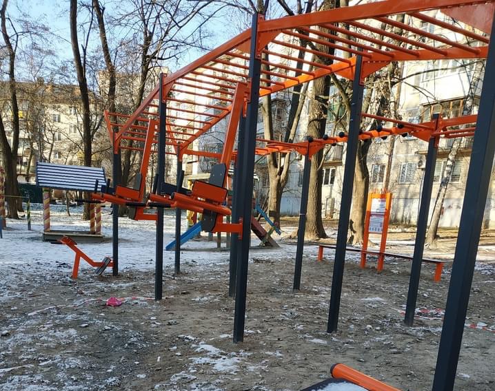 На Відрадному встановили спортивний майданчик для занять Street Workout