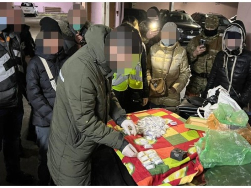 “Наркобарони” з Києва: затримано чотирьох осіб, у яких  “дурі” було на 200 тис. доларів