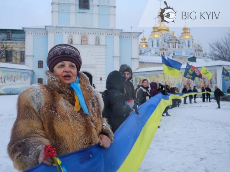 Скажи “Так” Україні! Від Софійської до Михайлівської площі простягнувся живий ланцюг (ФОТОРЕПОРТАЖ)