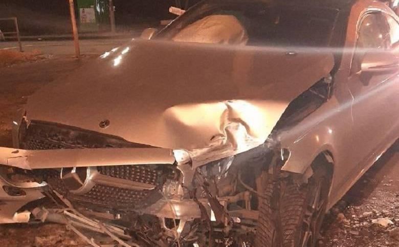 У Києві п’яний “сміливець” вкрав і розбив елітний Mercedes