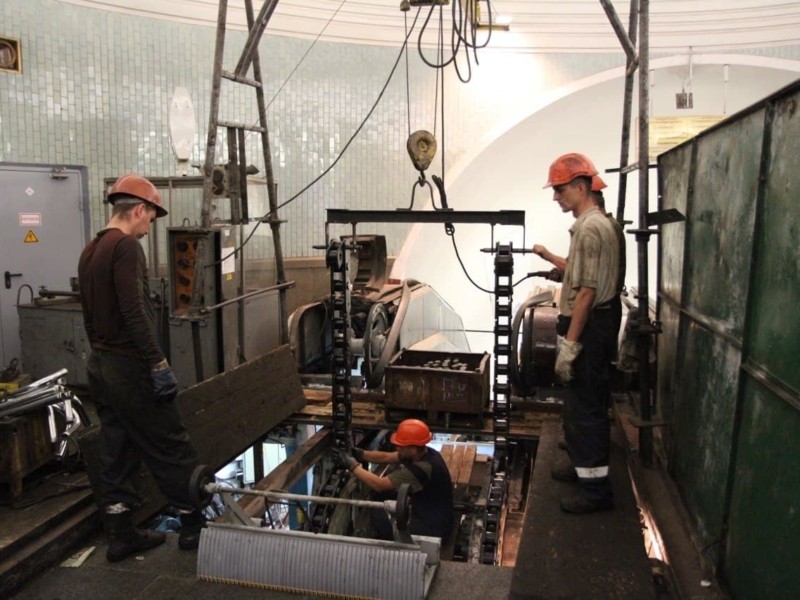 На станції метро “Палац спорту” починається ремонт ескалаторів