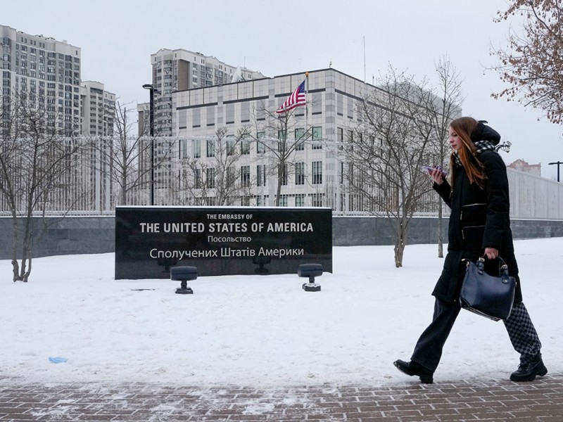 Четвертий рівень небезпеки. Посольство США слідом за Байденом покликало американців з України додому
