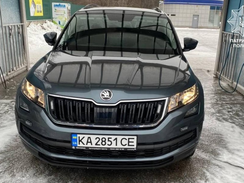 Водійка Lexus у Києві випробувала “фантом” на міцність – деталі