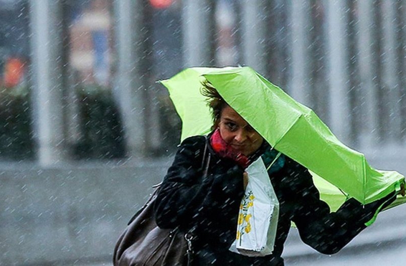 В Києві дощ та сильний вітер: правила безпеки