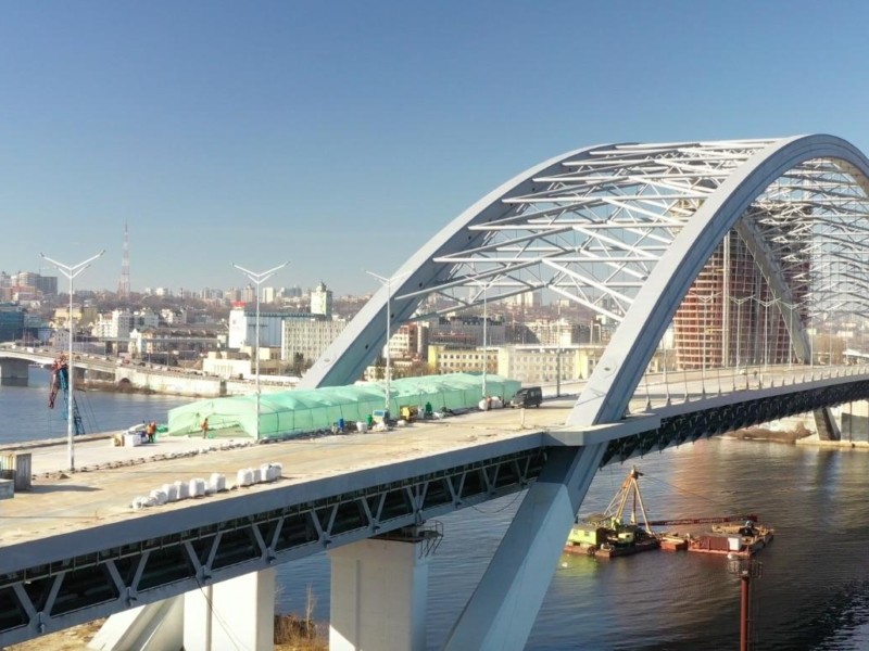 Завищення витрат на оренду техніки для будівництва Подільського мосту на 24 млн грн  – оголошено підозру керівнику генпідрядної організації