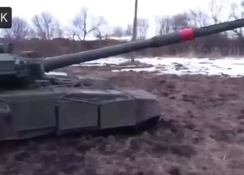 Історія з Ростовом повторилась. Російські танки загрузли в українській землі