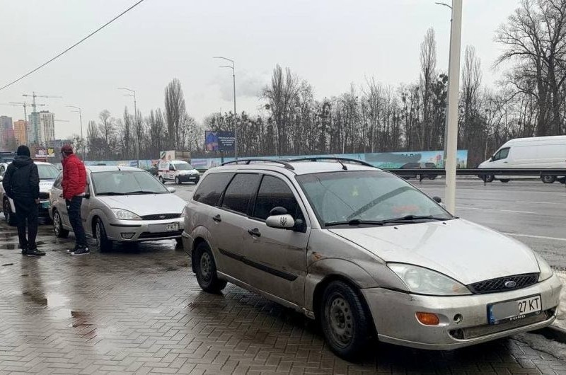 Як близнюки: в Києві виявили “автомобіль-двійник”