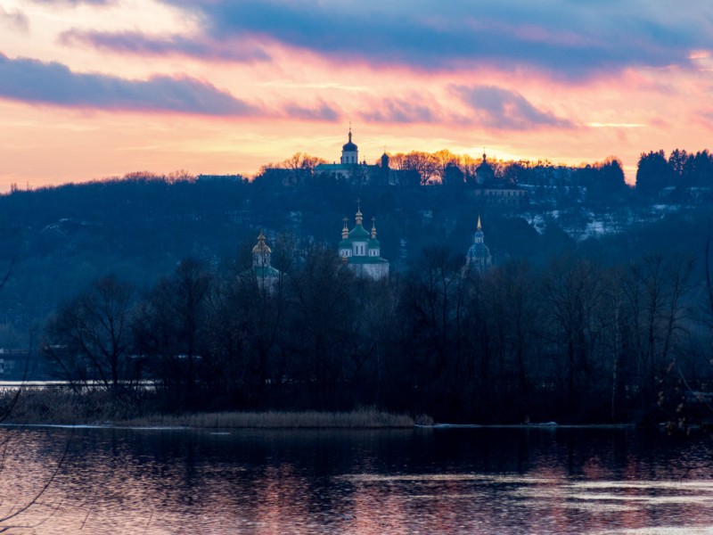 Фантастичний захід сонця сьогодні бачили на Дніпровській набережній (ФОТО)