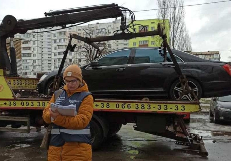 23 штрафи за порушення ПДР: у киянки забрали п’ятисотий Mercedes