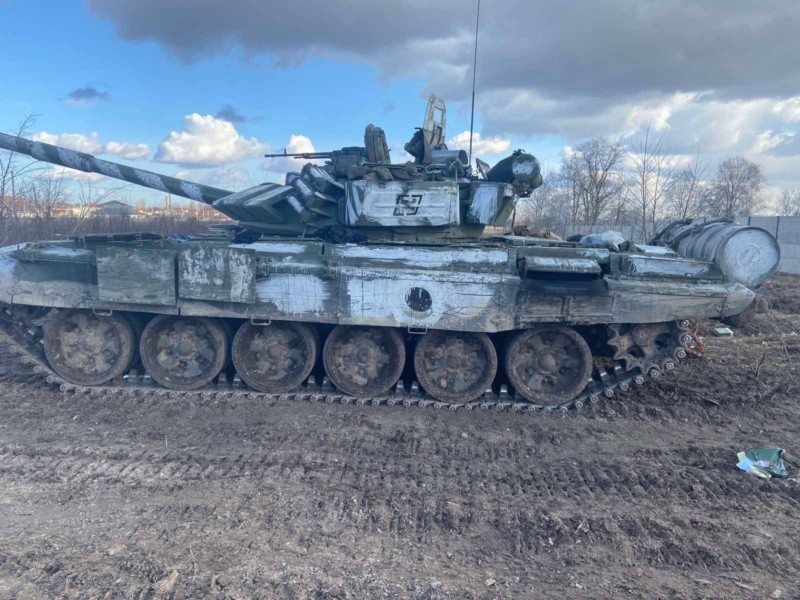 Під Черніговом українські воїни захопили кілька танків окупанта