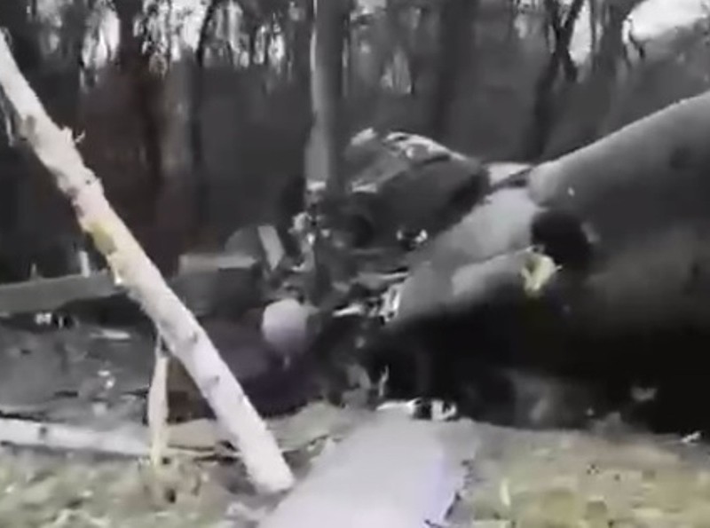 Гелікоптер окупантів збили під Харковом (ВІДЕО)