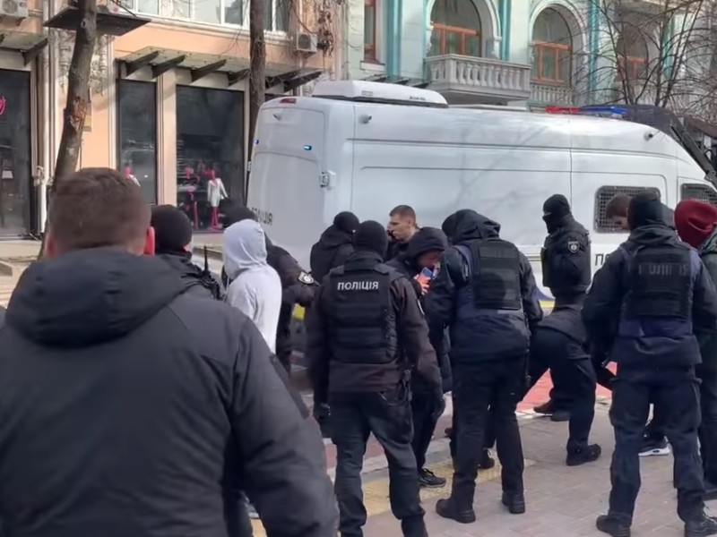 Проплачені РФ мітинги: біля Мін’юсту затримали понад 30 осіб (ВІДЕО)