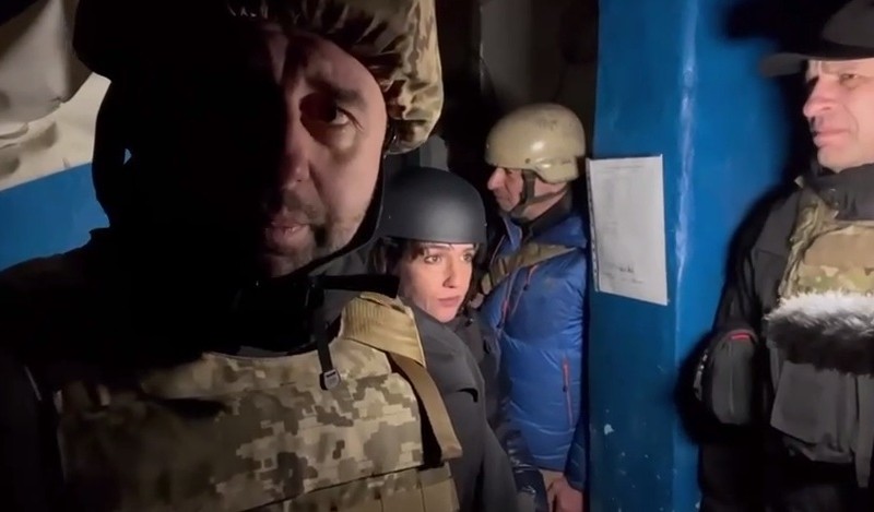 Члени Кабміну, нардепи та журналісти потрапили під мінометний обстріл на Донбасі