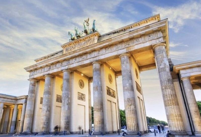 Бранденбурзькі ворота в Берліні світитимуться кольорами прапору України