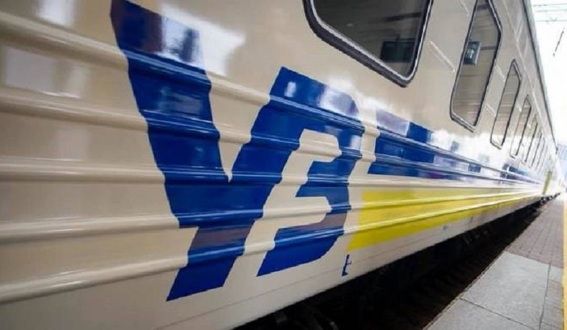 “Укрзалізниця” скасовує низку приміських поїздів по всій країні: деталі