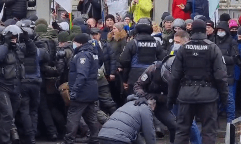 Акція ФОПів в центрі Києва: біля Ради сталися масові сутички