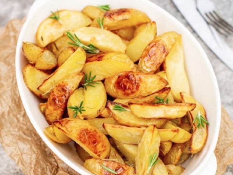 Як приготувати запашну картоплю з розмарином у духовці