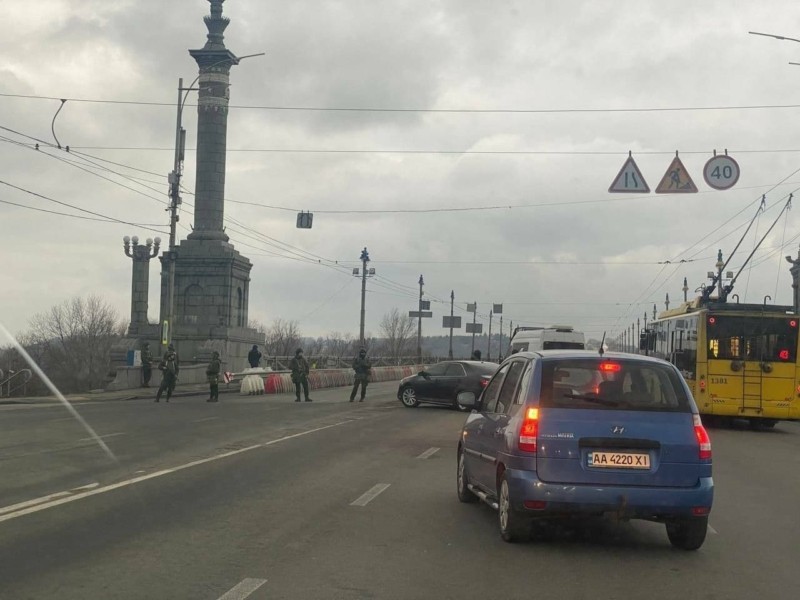 В Києві перекрили міст Патона