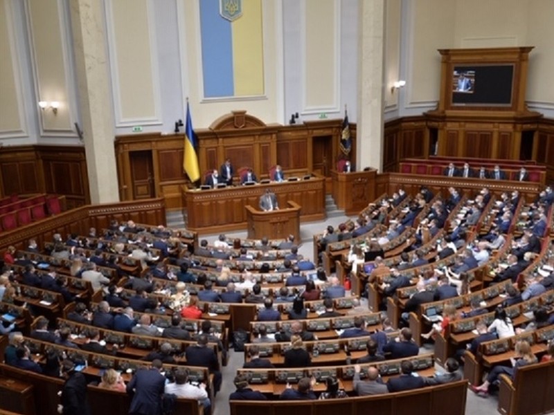 Законотворча діарея: депутати ВР пропонують розстрілювати на фронті “неслухняних” солдат