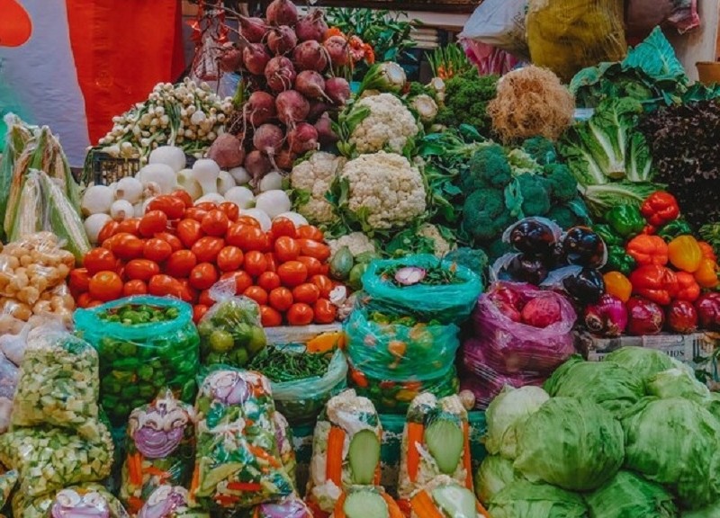 Овочі на борщ: в п’яти районах столиці працюють продуктові міні-ярмарки
