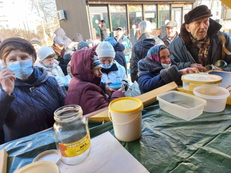 Безкоштовно поїсти гарячого: у Києві запрацював ще один будиночок “Обід без бід”