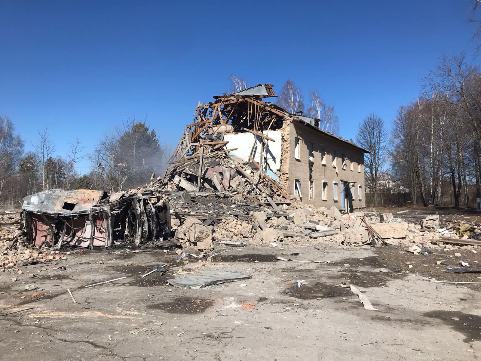 зруйнований будинок у селі мархарлівка на Київщині