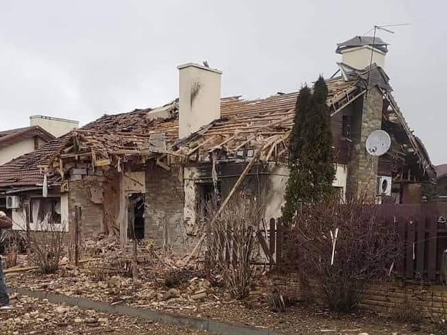 У передмісті Києва буряти пограбували і жорстоко розтрощили будинок, бо там висів український прапор