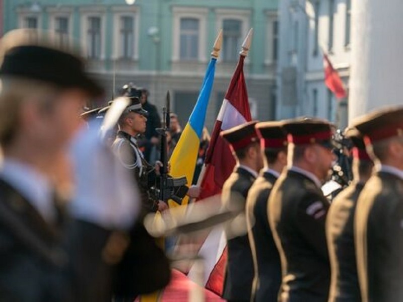 Латвія просить закрити небо над Україною