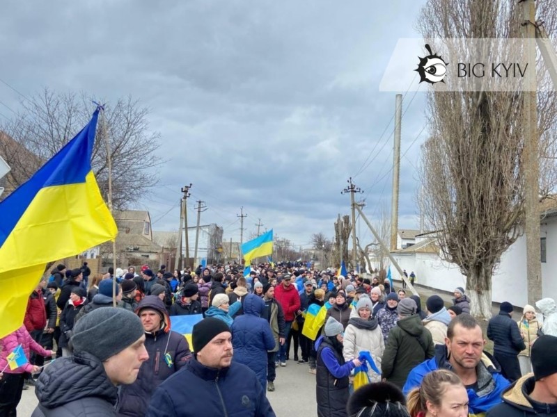 Жителі Генічеська вийшли на мітинг за Україну та проти окупантів