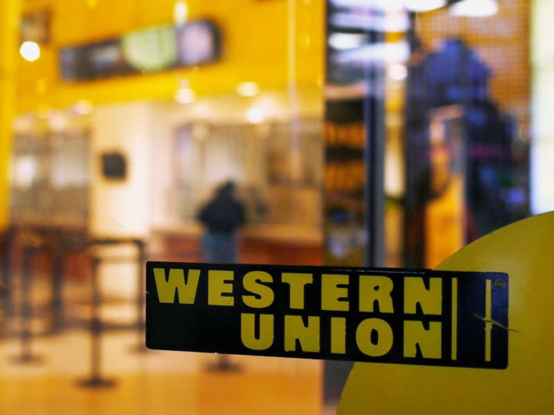 Western Union призупинила діяльність у РФ та РБ