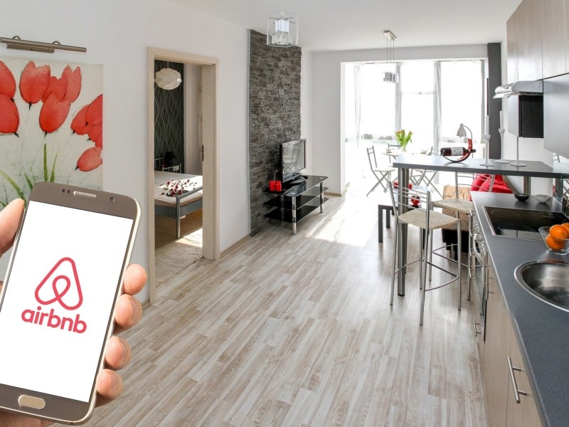 Сервіс Airbnb не надає обіцяного безкоштовного житла українцям