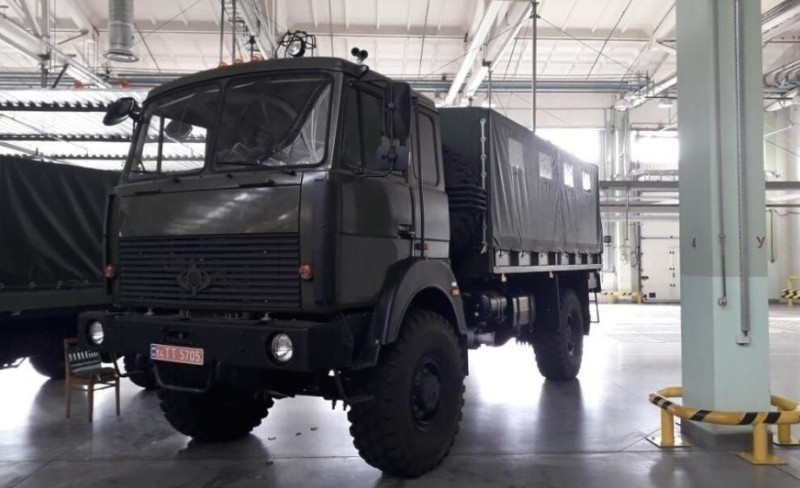Корпорація “Богдан” передає автотехніку на воєнні потреби