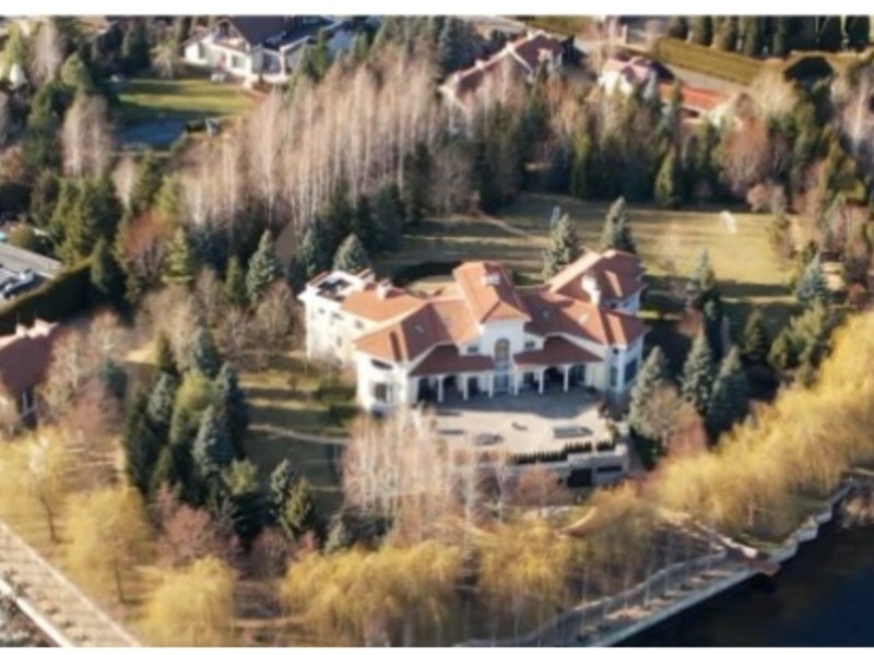 Журналісти відшукали «хатинку» одіозного Андрія Портнова: 65 соток землі та будинок у 2,5 млн. доларів