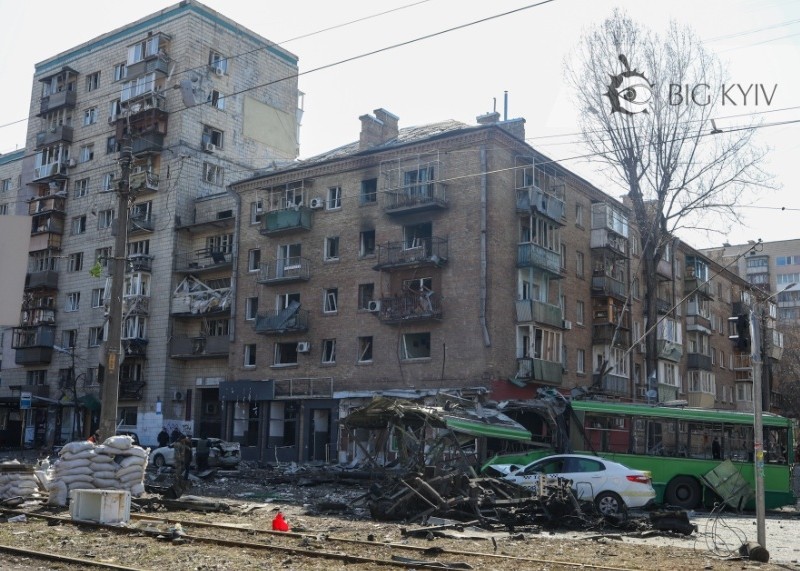 Окупанти пошкодили або зруйнували майже 100 житлових будинків в Києві