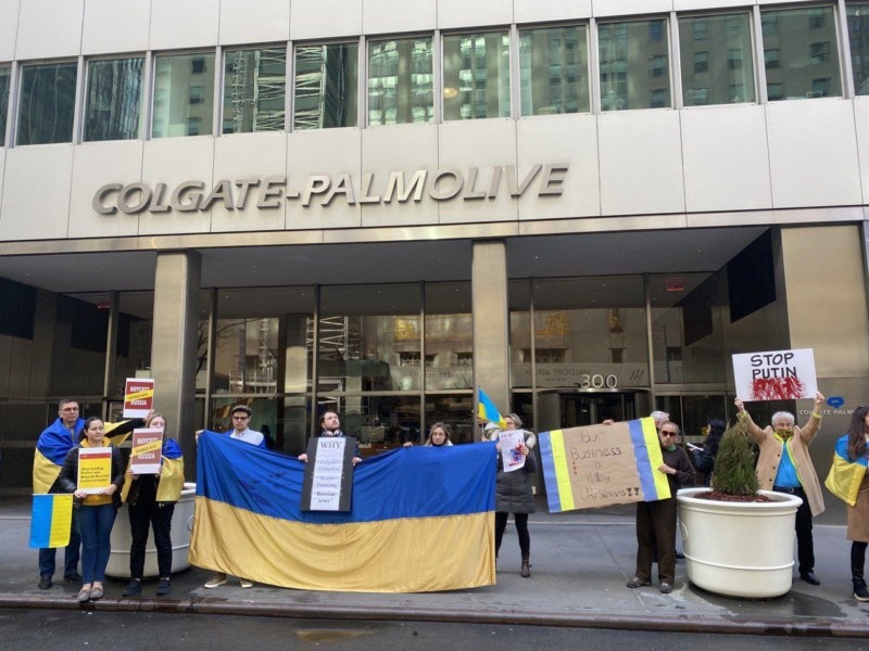 Українці Нью-Йорка вимагають від Colgate-Palmolive покинути російський ринок