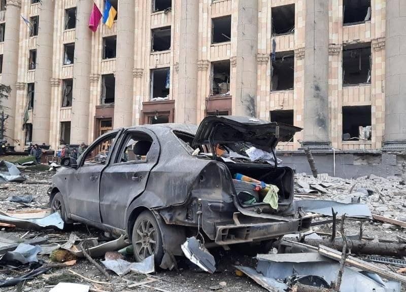 Ракетний удар в центрі Харкова: відео прильоту на наслідків