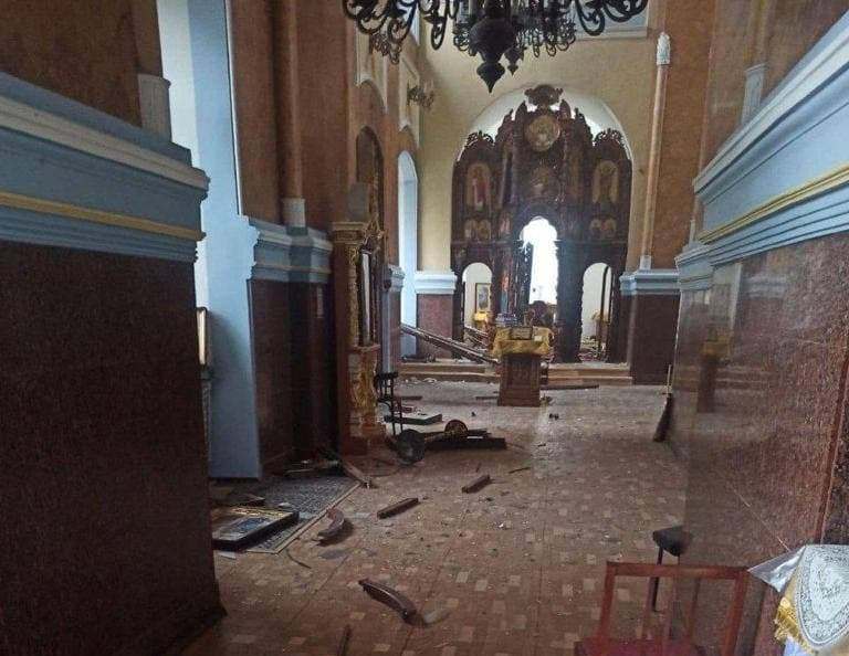 Снаряд окупантів влучив в Успенський собор Харкова