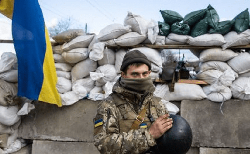 Майже всі українці готові вибивати фашистів зі зброєю в руках – опитування