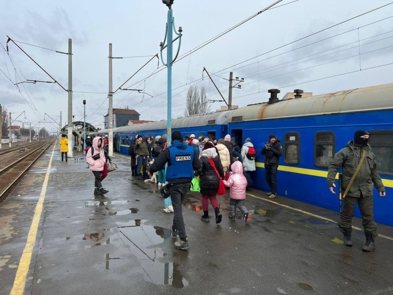 Евакуаційний поїзд Київ-Івано-Франківськ потрапив під обстріл поблизу Києва