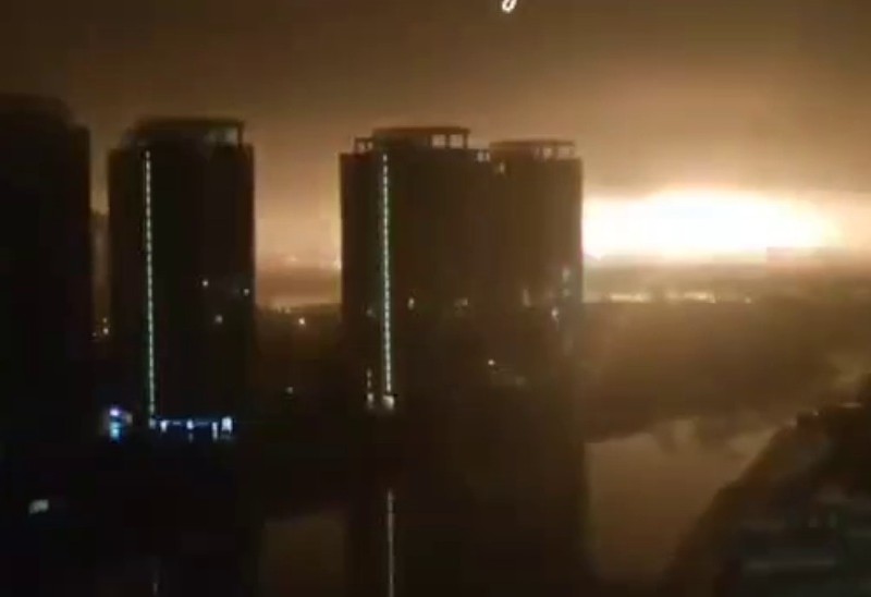Вночі у Києві пролунало кілька потужних вибухів: подробиці, відео