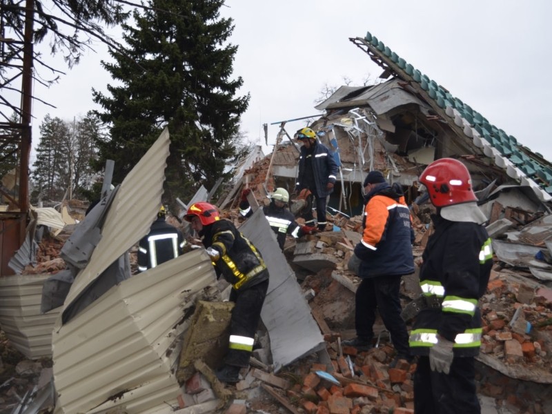 У Бородянці розібрали завали у 5 зруйнованих будинках