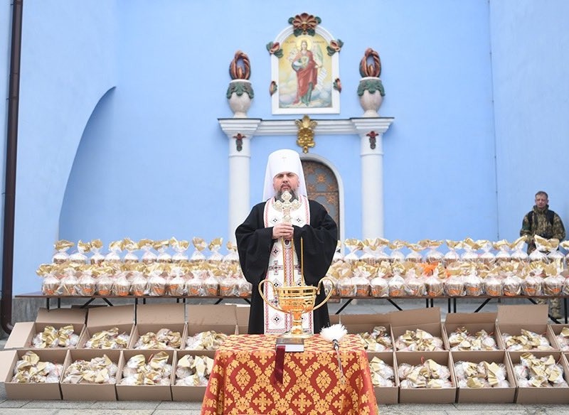 Епіфаній освятив у Михайлівському соборі тисячі пасок для українських захисників та захисниць