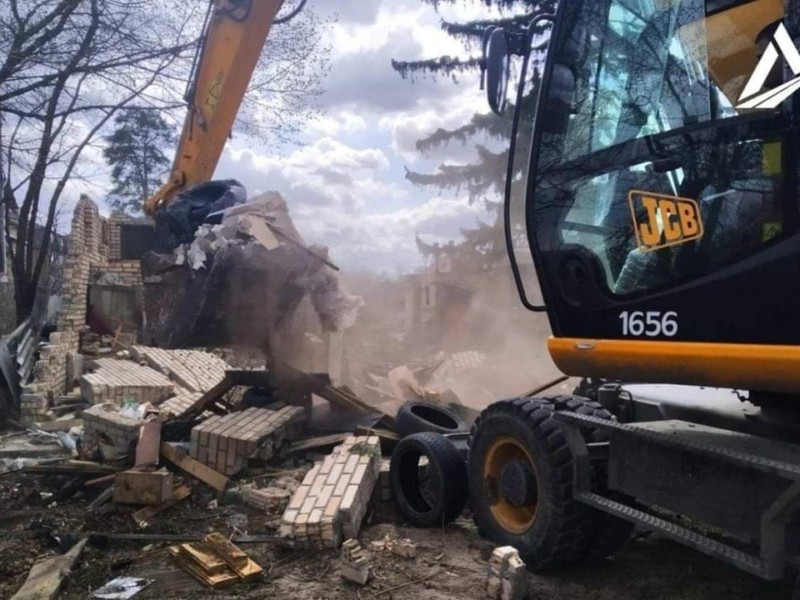 Київщина оговтується від “руськага міра”: очищено сотні кілометрів доріг і вулиць