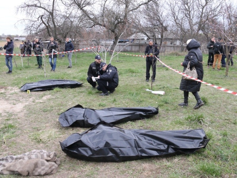 Масові поховання у Бородянці: у двох могилах виявили тіла 9 людей, у тому числі підлітка