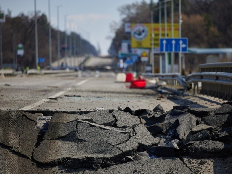 Орки зруйнували на Київщині 5 мостів, дороги, колії: коли відновлять інфраструктуру