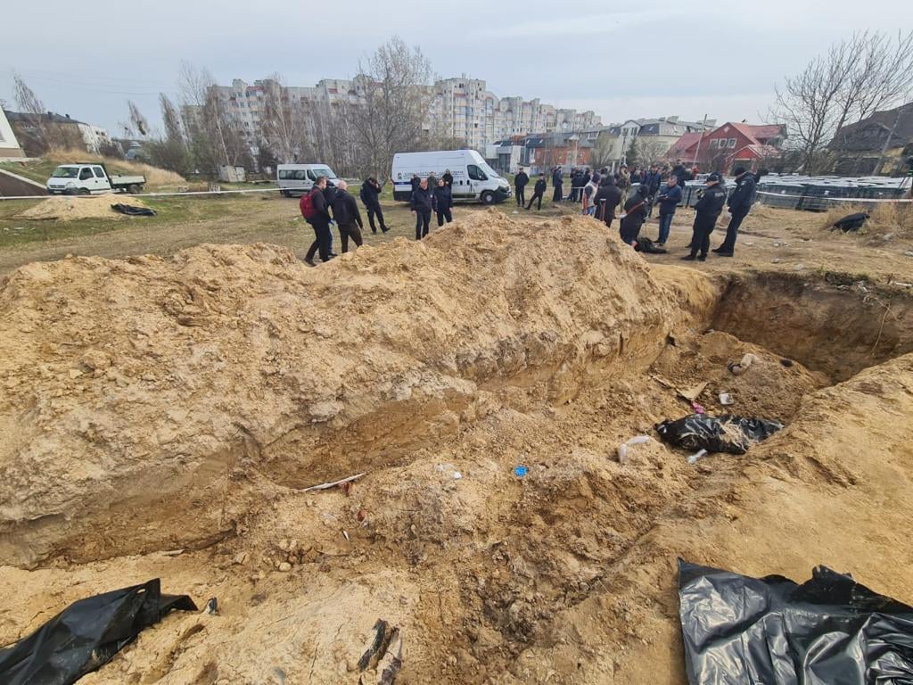звірства окупантів на київщині братська могила