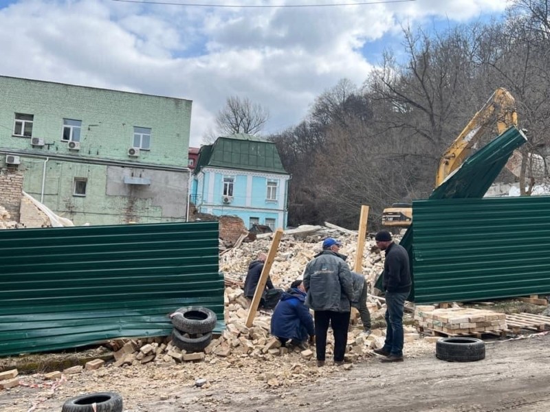 Столичні “мародери” під носом у Кличка знесли будівлю 1902 року