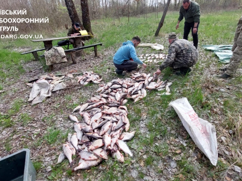 Київський рибпатруль передав ЗСУ 260 кг риби, яку вилучив у браконьєрів