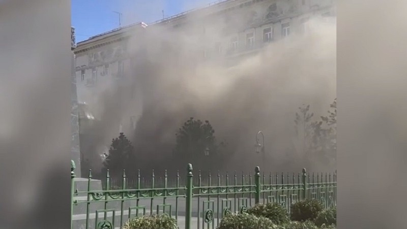 В центрі Москви біля мерії сталася масштабна пожежа (ВІДЕО)