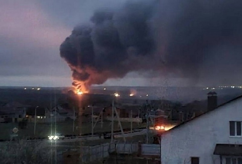 В Росії на кордоні з Україною знову щось палає та вибухає